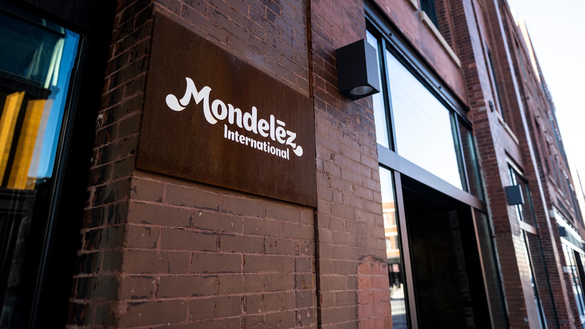 Mondelez to buy energy bar maker Clif Bar for about $3 billion