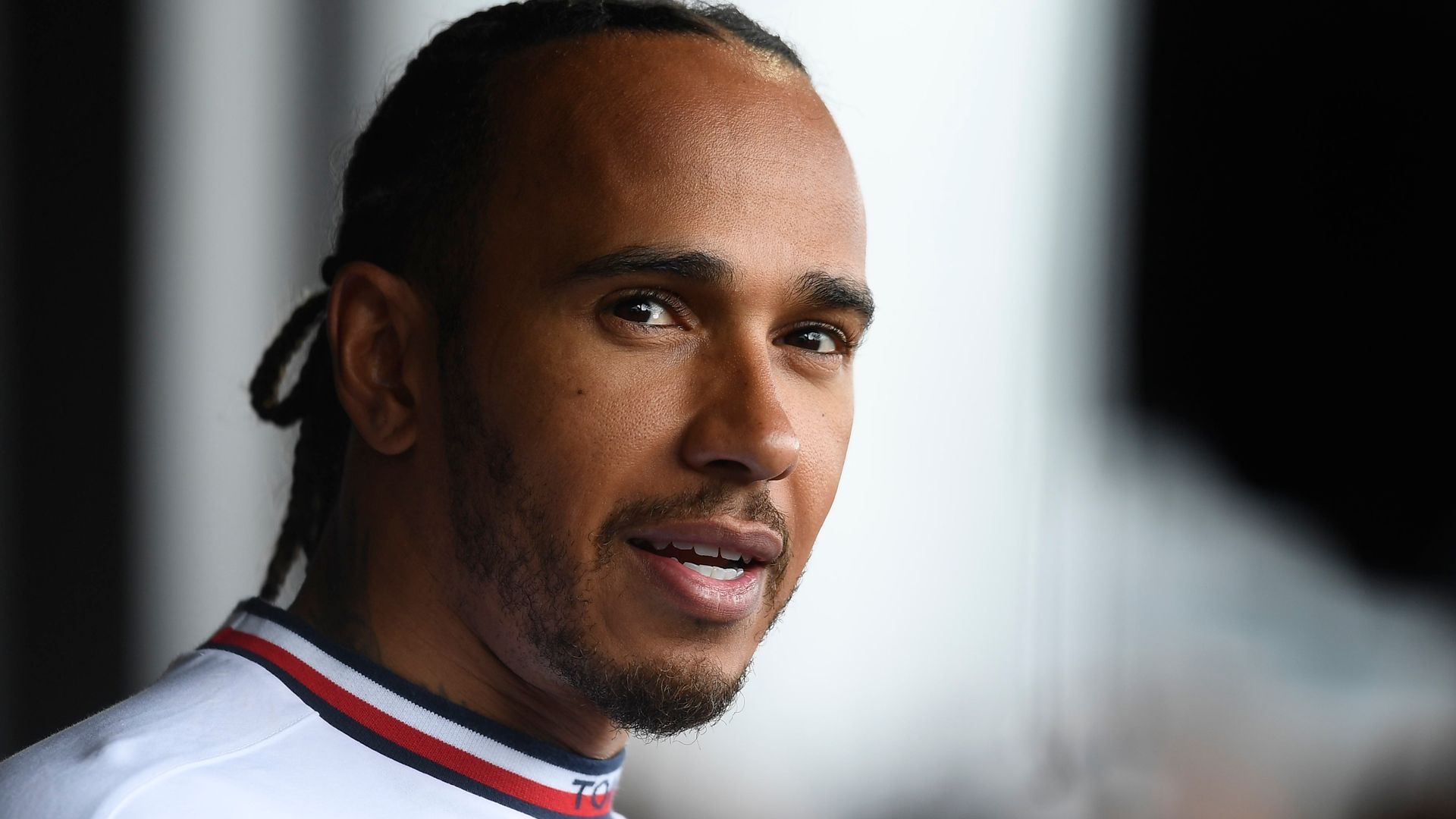 Hamilton 'gutted' as Mercedes miss chance to contend