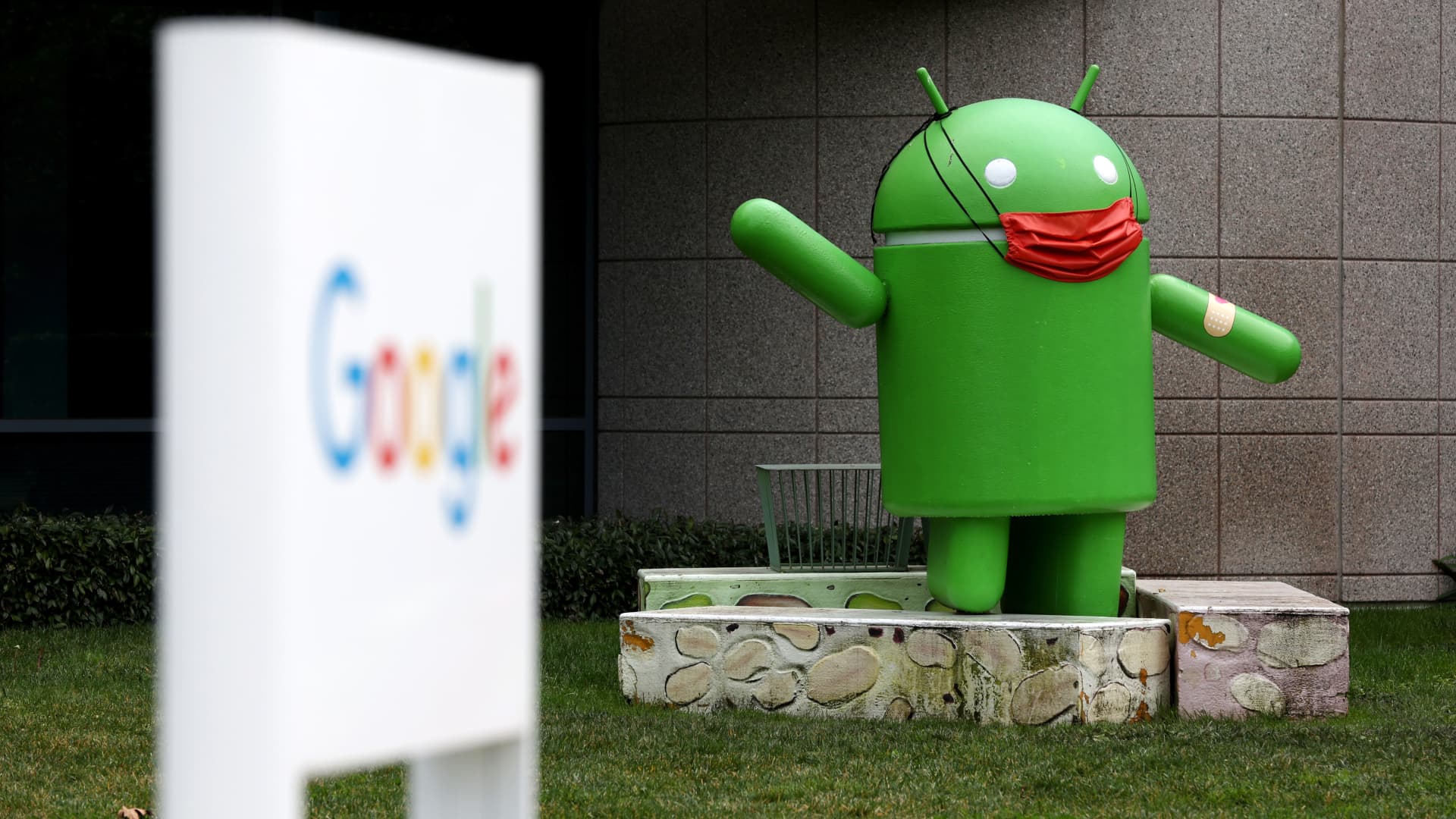 Google will let Android developers use rival payments systems in Europe