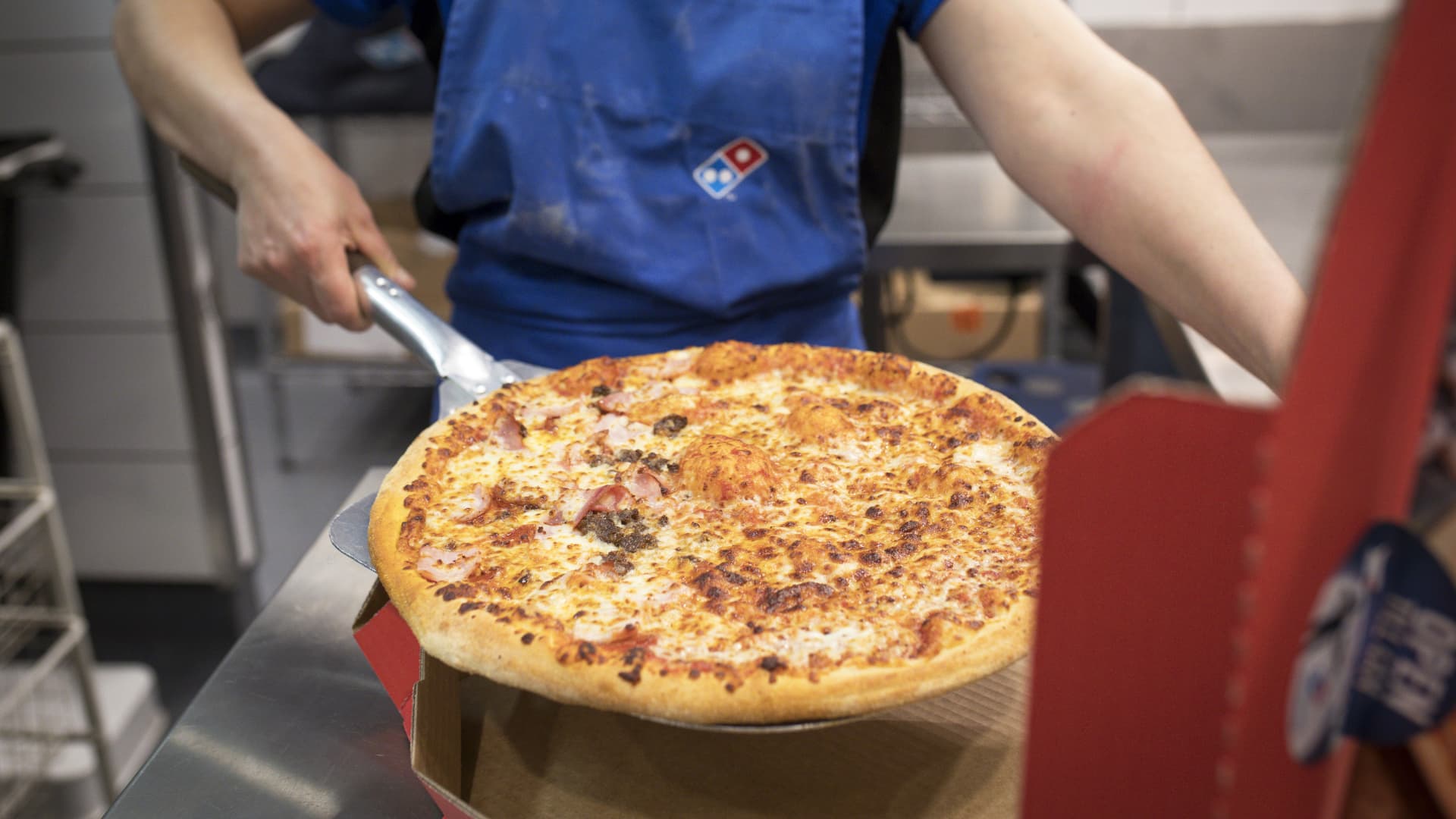 Domino's earnings miss expectations as pizza chain cites tough labor market, higher costs