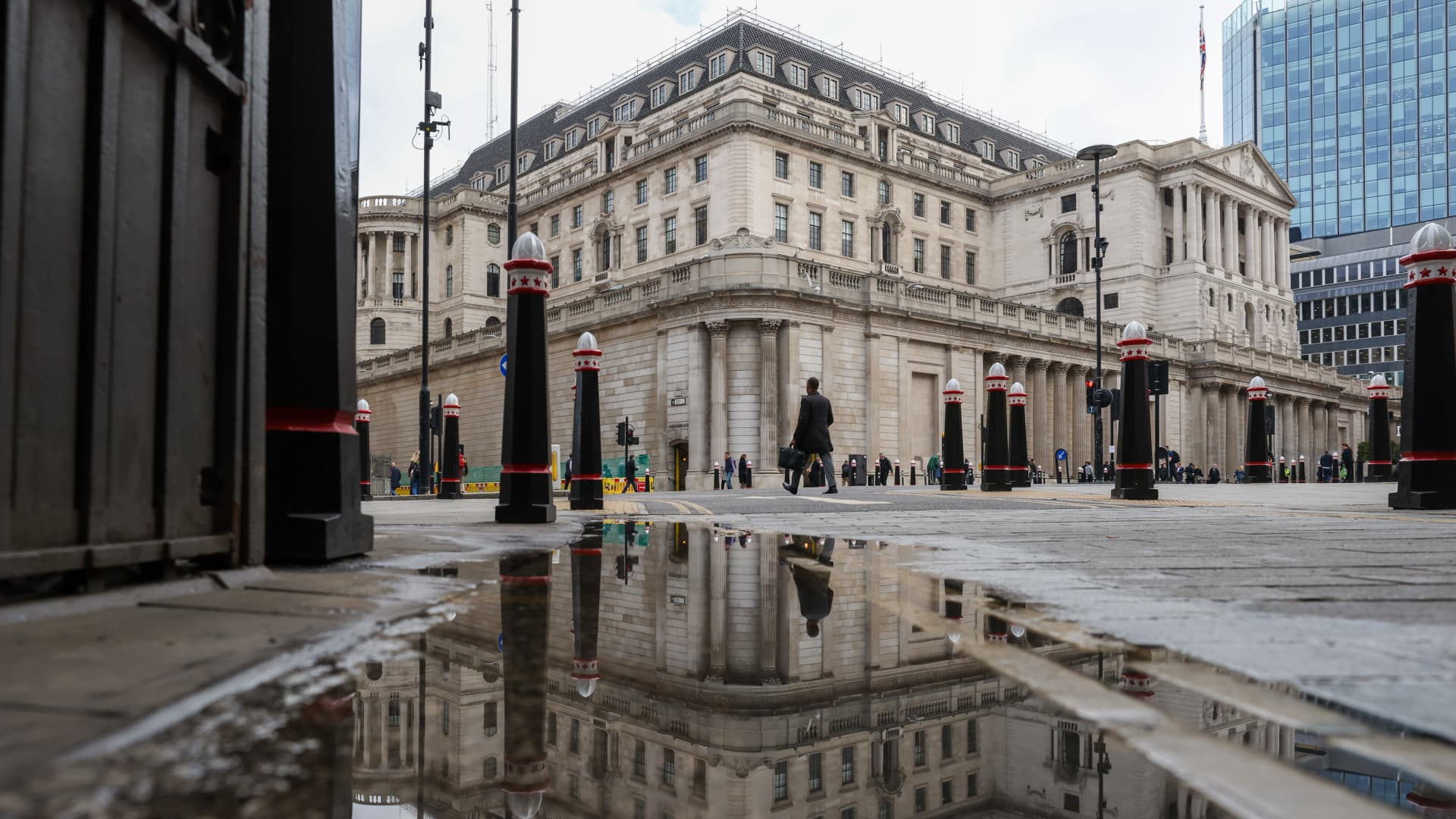 Bank of England launches biggest interest rate hike in 27 years as inflation soars