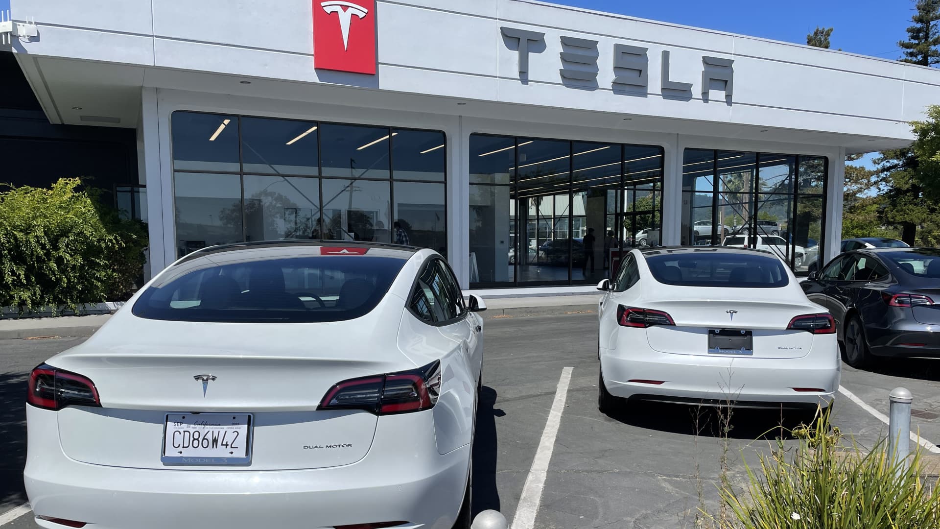 California DMV accuses Tesla of deceptive practices in marketing Autopilot, Full Self-Driving
