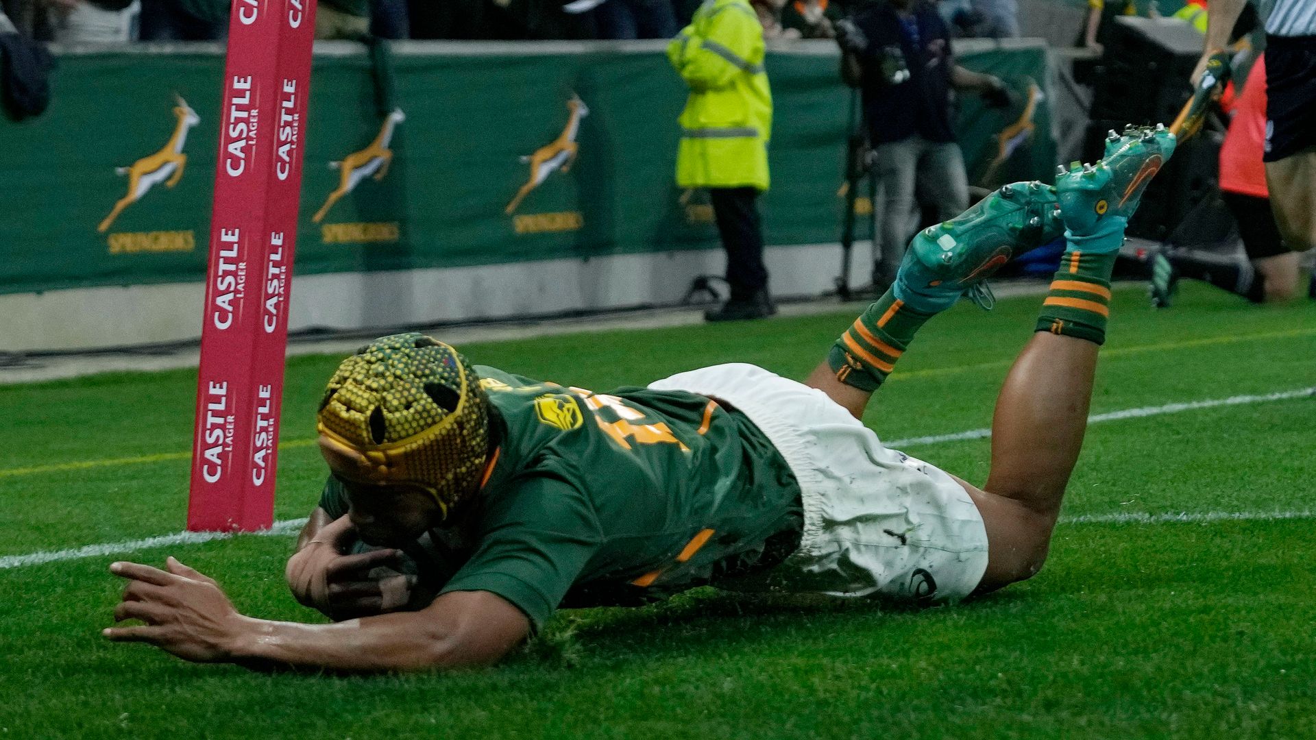 SA secure win as All Blacks lose three in row for first time since 1998