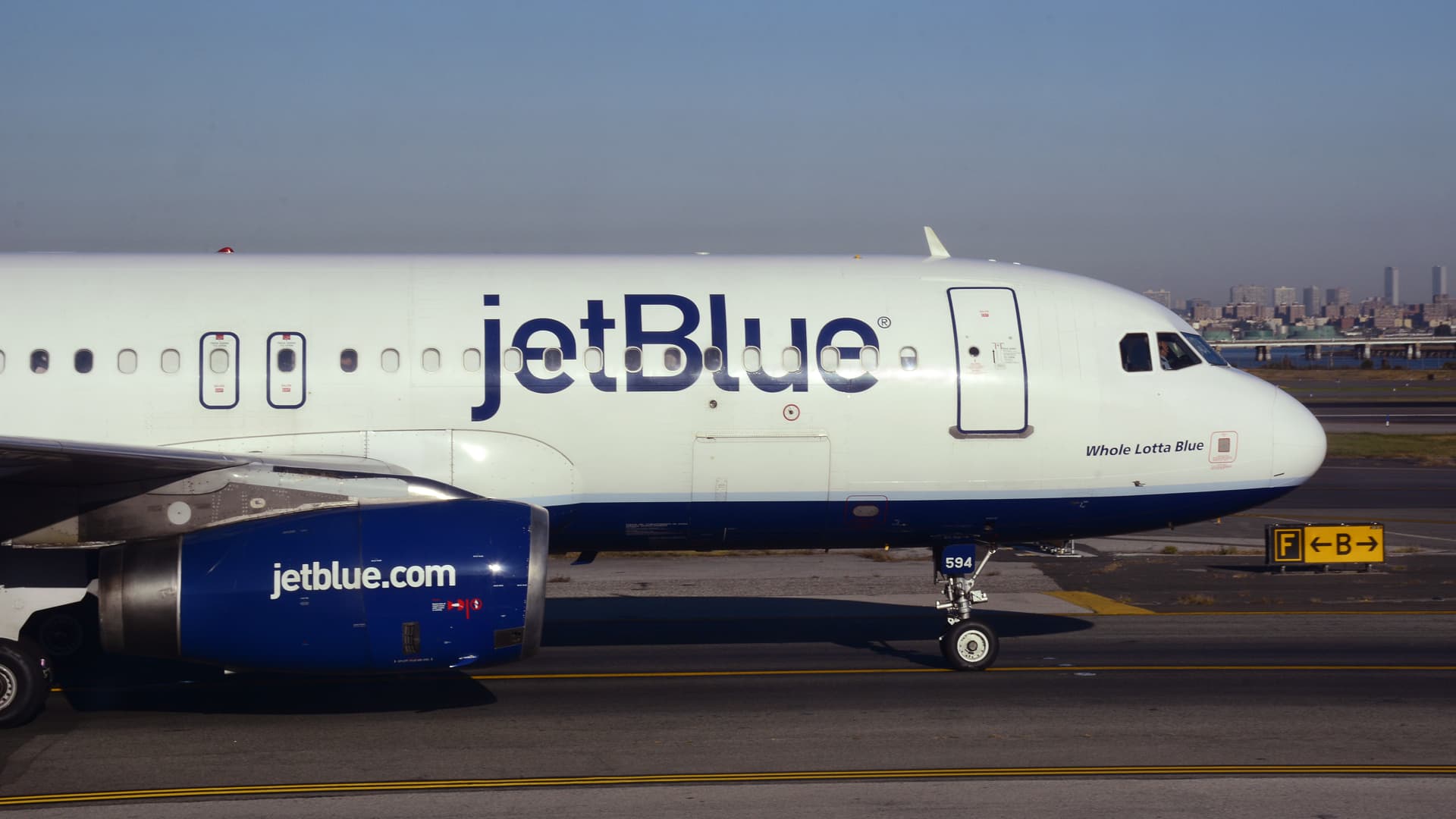 JetBlue ground operations workers seek union vote, major labor group says