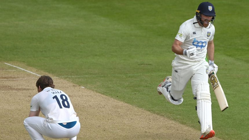 durham-edge-yorkshire-by-one-wicket-in-nail-biting-finish