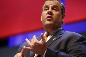 former-new-jersey-gov.-chris-christie,-a-top-gop-trump-critic,-files-for-2024-presidential-bid