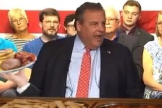 trump-mocks-chris-christie-with-meme-of-him-making-campaign-announcement-at-all-you-can-eat-buffet