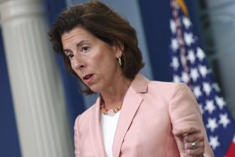raimondo:-commerce-dept.-will-spend-all-of-the-chips-act-grant-money-this-year