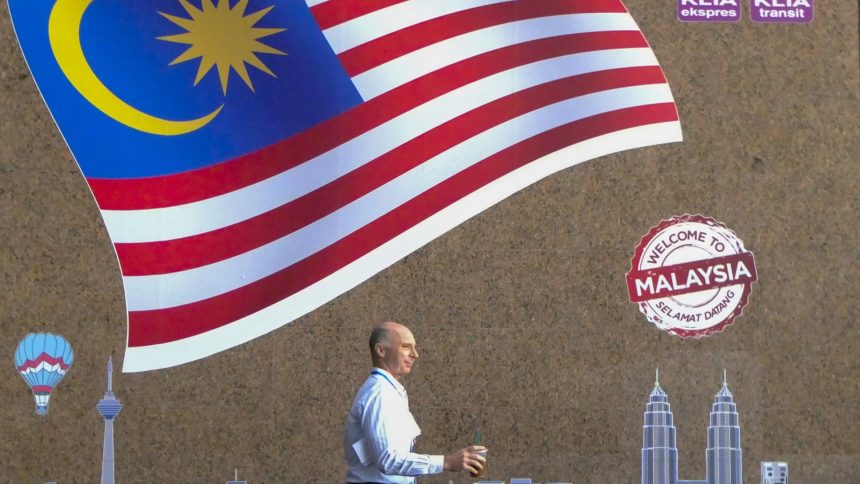 malaysia-is-unfazed-by-china,-us.-semiconductor-competition,-minister-says