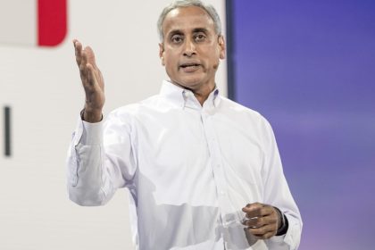 google-search-boss-warns-employees-of-‘new-operating-reality,’-urges-them-to-move-faster