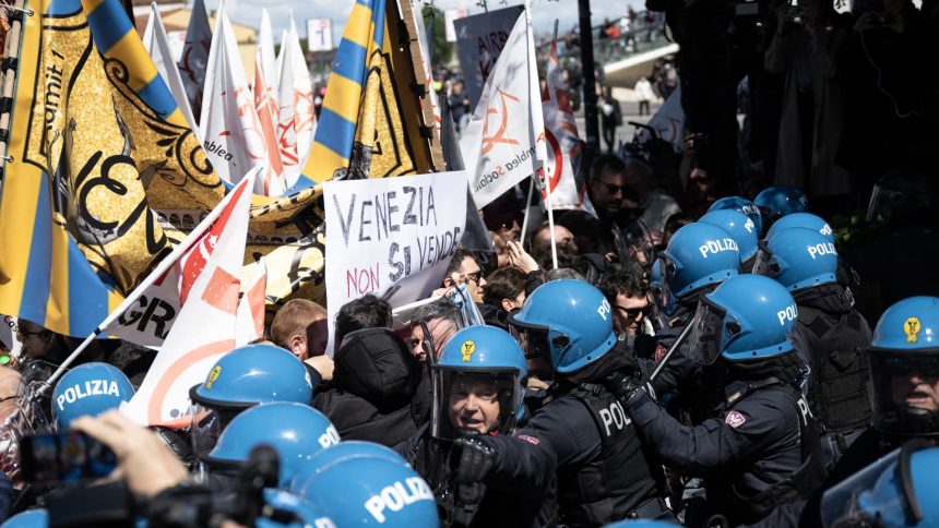 venice-residents-clash-with-riot-police-as-city-launches-world’s-first-tourist-entry-fee
