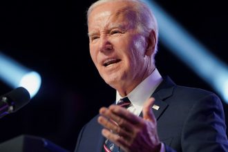 white-house-plans-to-limit-biden’s-graduation-speeches-as-campuses-erupt-in-protests