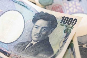 japanese-yen-weakens-to-160-against-the-us.-dollar-for-the-first-time-since-1990