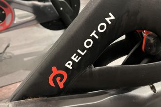 peloton-ceo-barry-mccarthy-to-step-down,-company-to-lay-off-15%-of-staff