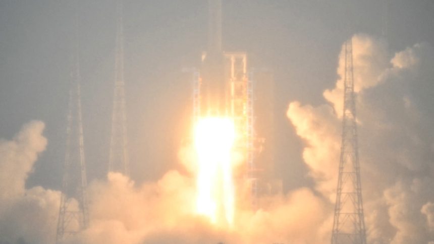 china’s-‘unprecedented’-space-mission-blasts-off-to-the-far-side-of-the-moon