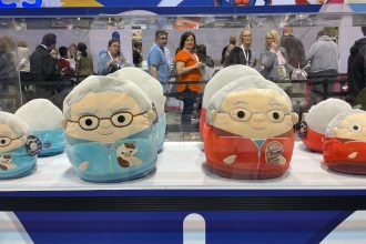 warren-buffett’s-shopping-extravaganza-kicks-off-with-squishmallows-pit,-‘poor-charlie’s-almanack’