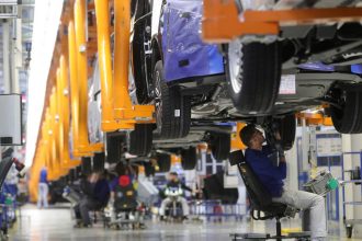 euro-zone-business-activity-grows-at-fastest-pace-in-almost-a-year,-pmi-shows