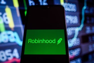 robinhood-says-sec-could-pursue-enforcement-actions-over-its-crypto-operations,-shares-fall-2%