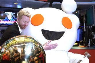 reddit-shares-soar-14%-after-company-reports-revenue-pop-in-debut-earnings-report