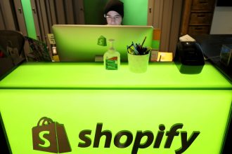 shopify-shares-plunge-19%-on-weak-guidance