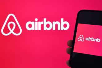 airbnb-beats-earnings-expectations-for-first-quarter-but-offers-weaker-than-expected-guidance