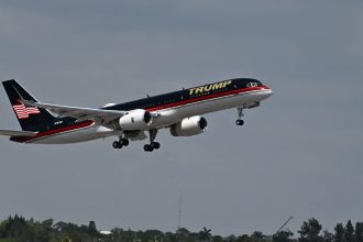 trump’s-boeing-757-clipped-parked-plane-after-landing-at-florida-airport-sunday,-faa-says