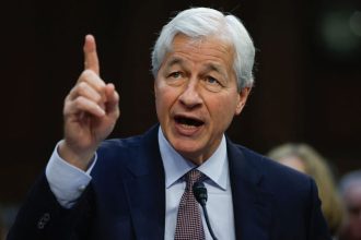 jamie-dimon-urges-the-us.-to-deal-with-its-deficit-sooner-rather-than-later