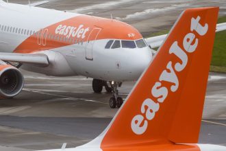 easyjet-shares-fall-on-profit-miss,-ceo-departure