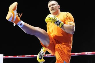 team-usyk-complain-about-ring-canvas-ahead-of-fury-clash