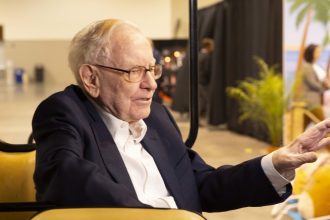 warren-buffett’s-berkshire-has-been-a-net-seller-of-stocks-for-6-quarters-in-a-row.-here’s-why