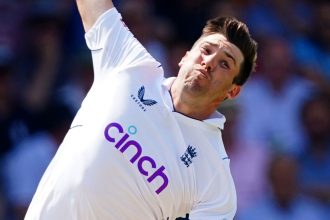england-sweat-on-overton-fitness-after-stress-fracture-diagnosis