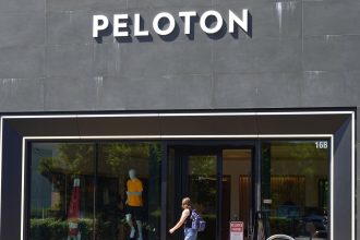 peloton-shares-drop-after-it-announces-refinancing-to-stave-off-cash-crunch